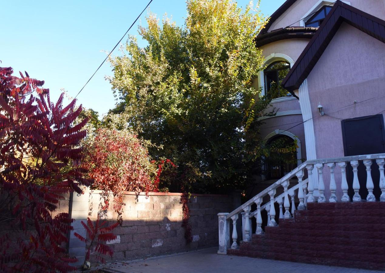 Almaty Backpackers Albergue Exterior foto